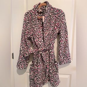 NWT Victorias Secret fuzzy pink leopard robe